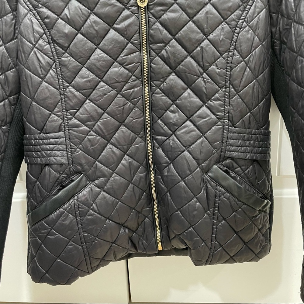 Marc New York. Andrew Marc. Women’s Coat Size Medium. Black with Gold. Quilted. - Picture 4 of 11